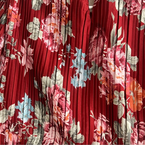 WAYF Red Pleated Floral Dress - Picture 12 of 13